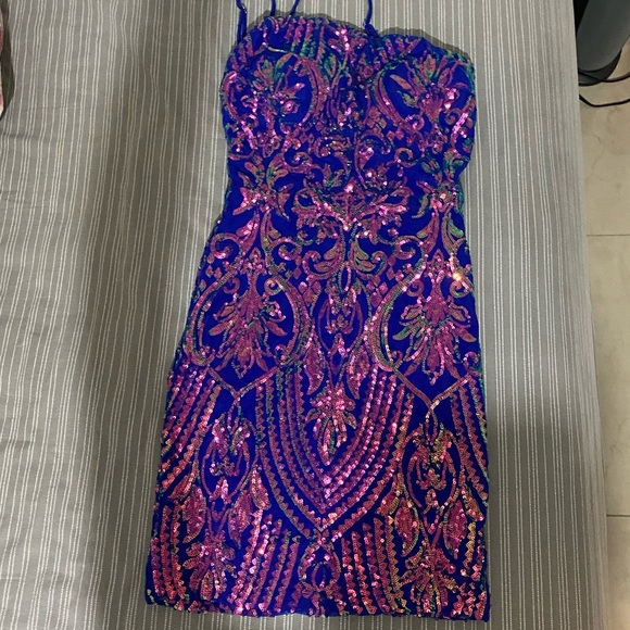 Beautiful Windsor Dress - Picture 7 of 9